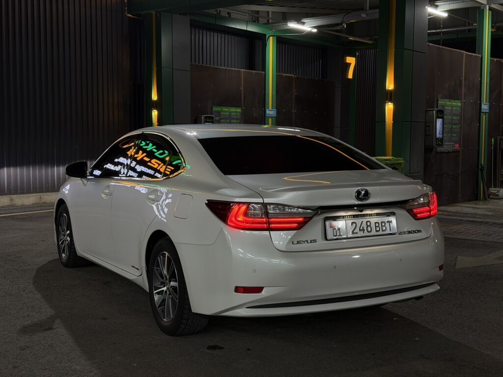 Lexus ES: 2016 г., 2.5 л, Автомат, Гибрид, Седан: фото 5