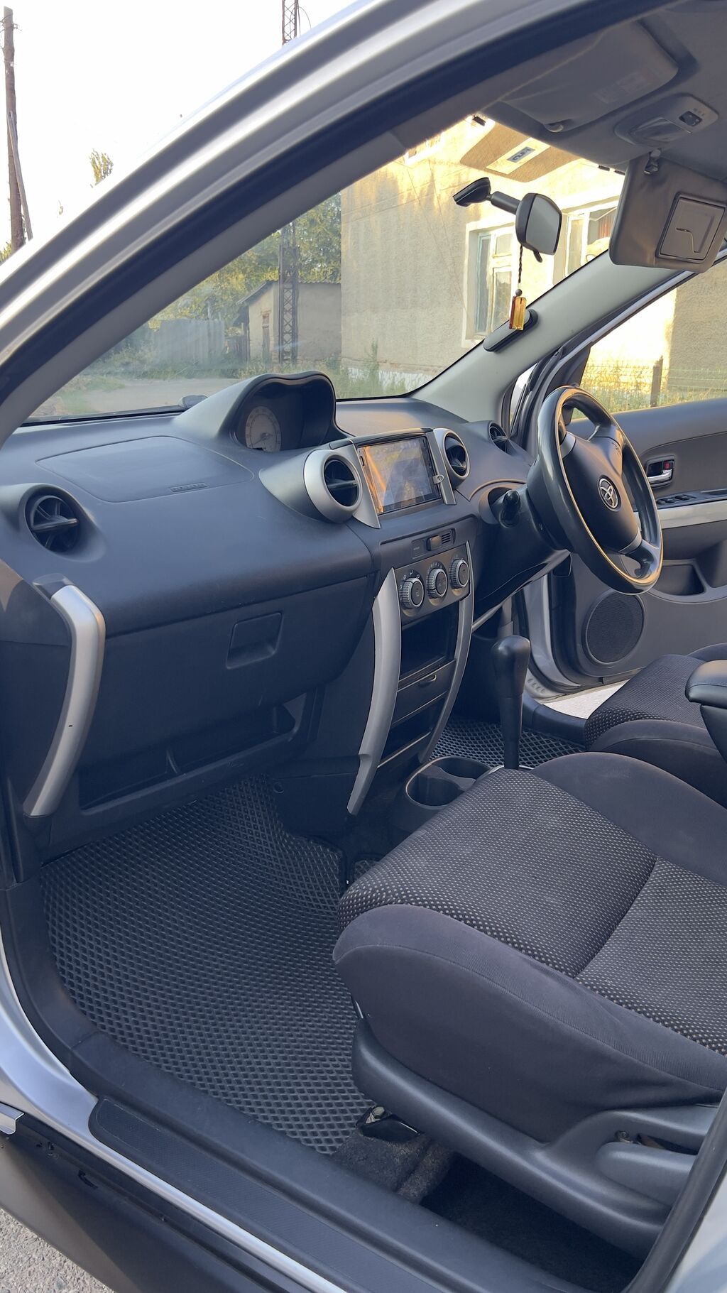 Toyota Ist: 2002 г., 1.5 л, Автомат, Бензин: фото 7