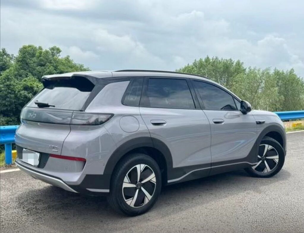 BYD : 2025 г., 1.6 л, Робот, Электромобиль, Кроссовер: фото 3