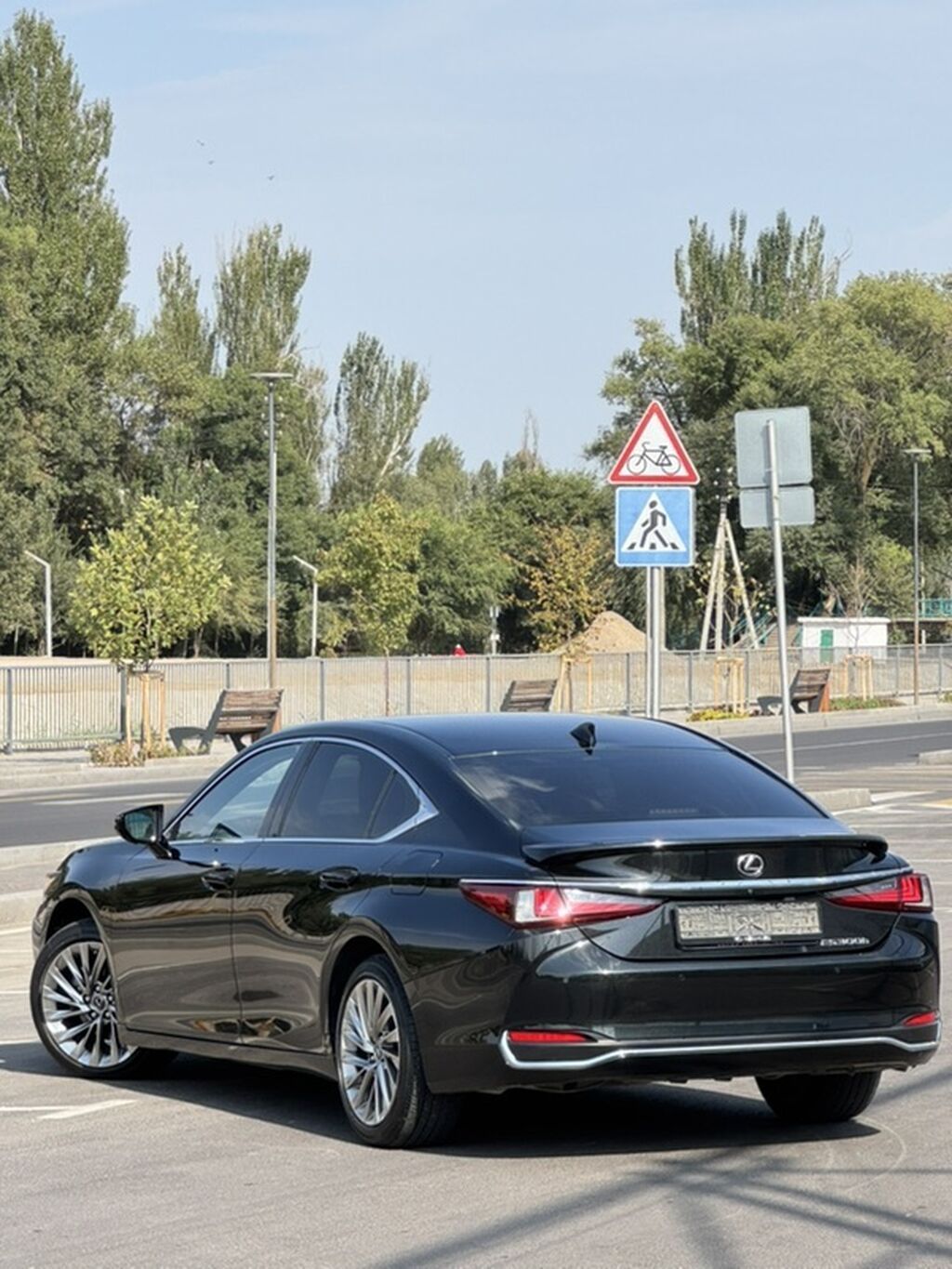 Lexus ES: 2024 г., 2.5 л, Автомат, Гибрид, Седан: фото 3