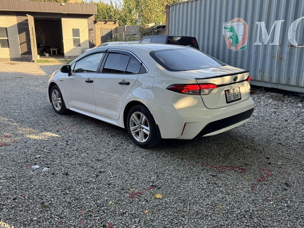 Toyota Corolla: 2021 г., 1.8 л, Вариатор, Гибрид, Седан: фото 2