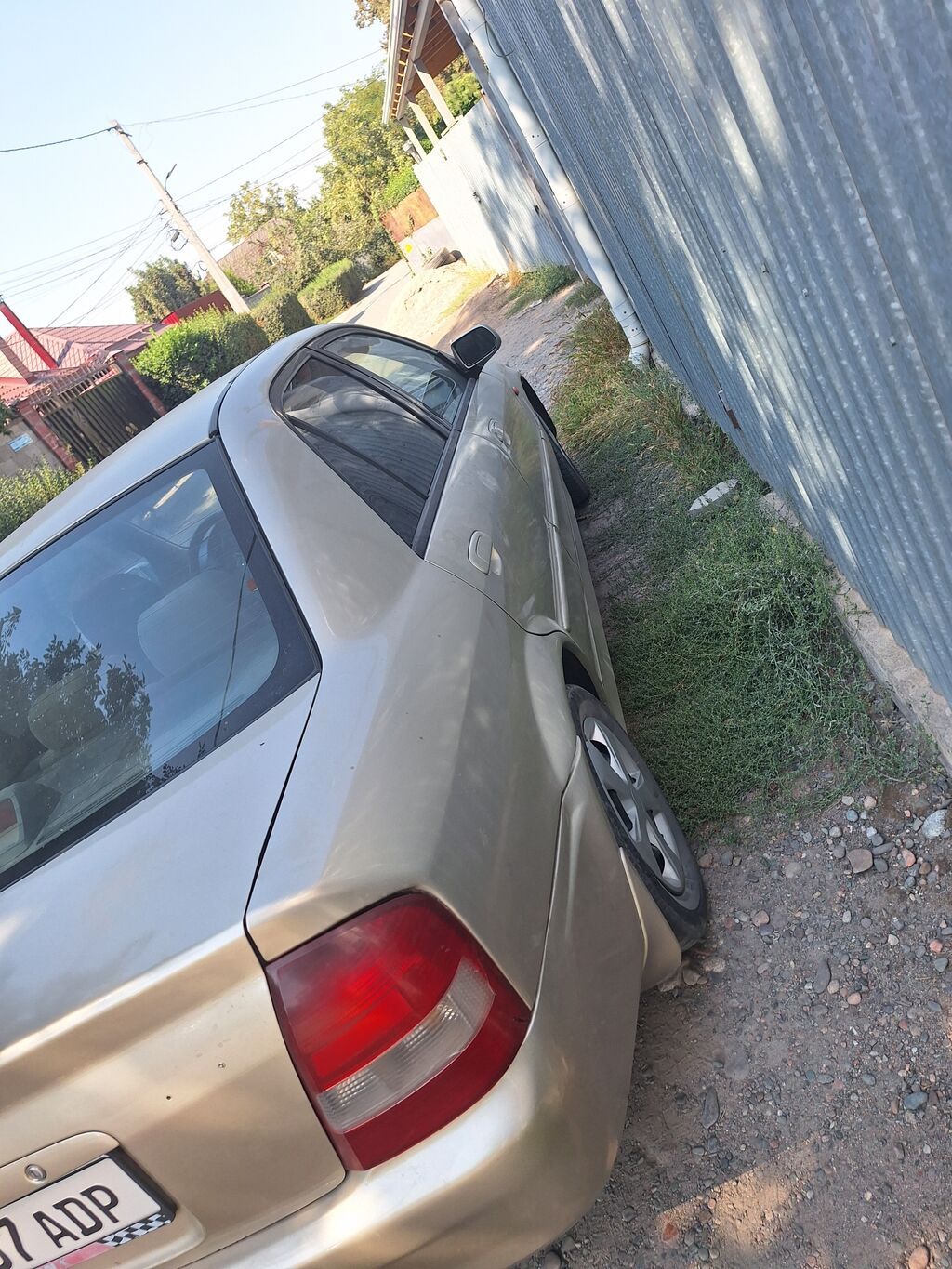 Mazda 323: 2000 г., 1.5 л, Автомат, Бензин, Седан: фото 2