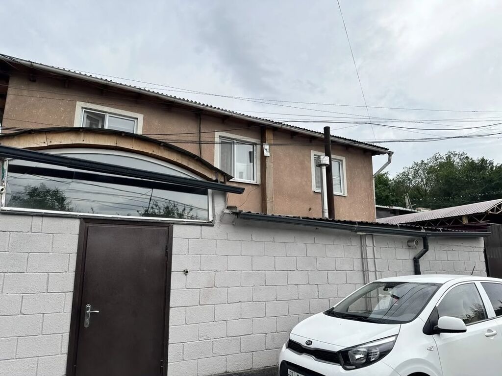 Продается дом барачного типа, переделанный в современный таунхаус!Если