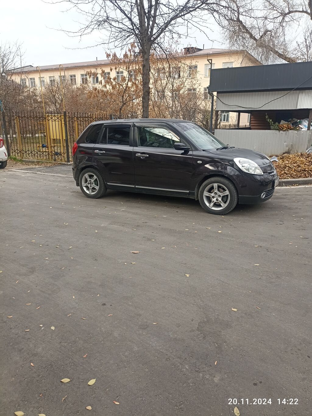 Mazda Verisa: 2005 г., 1.5 л, Автомат, Бензин, Хэтчбэк: фото 8