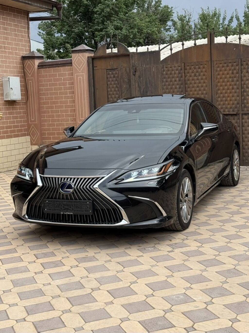 Lexus ES: 2018 г., 2.5 л, Автомат, Гибрид, Седан: фото 1