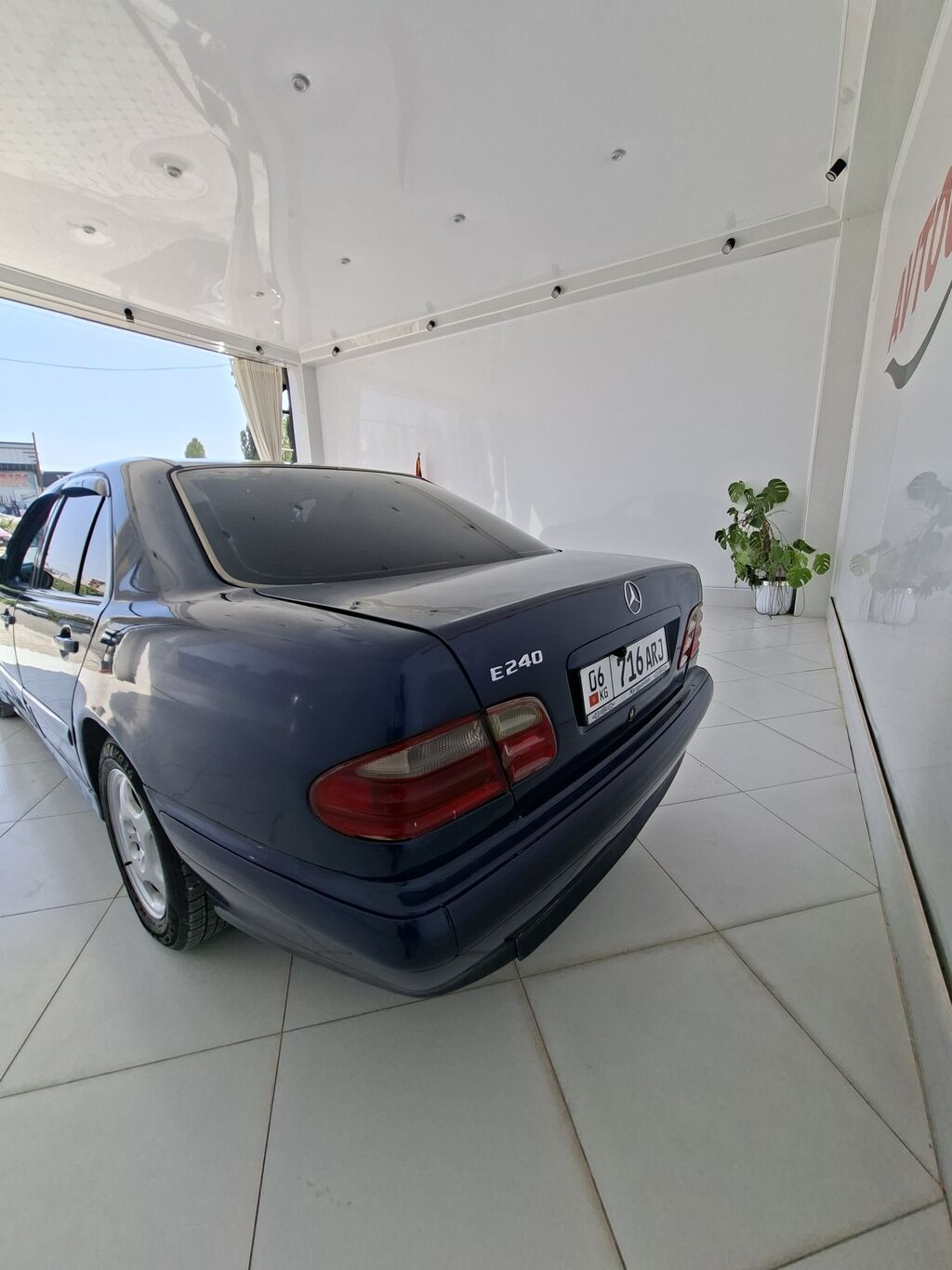 Mercedes-Benz E-Class: 2000 г., 2.4 л, Механика, Бензин, Седан: фото 4