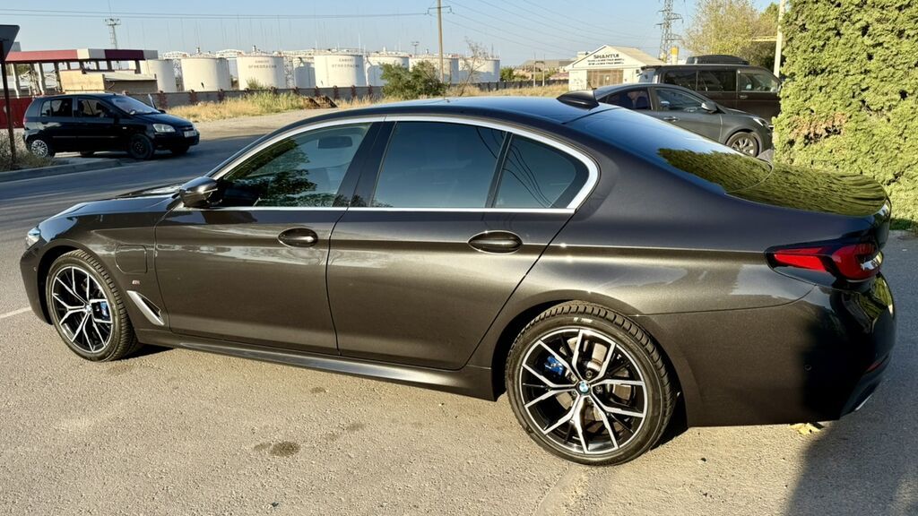 BMW 5 series: 2021 г., 2 л, Автомат, Гибрид, Седан: фото 2