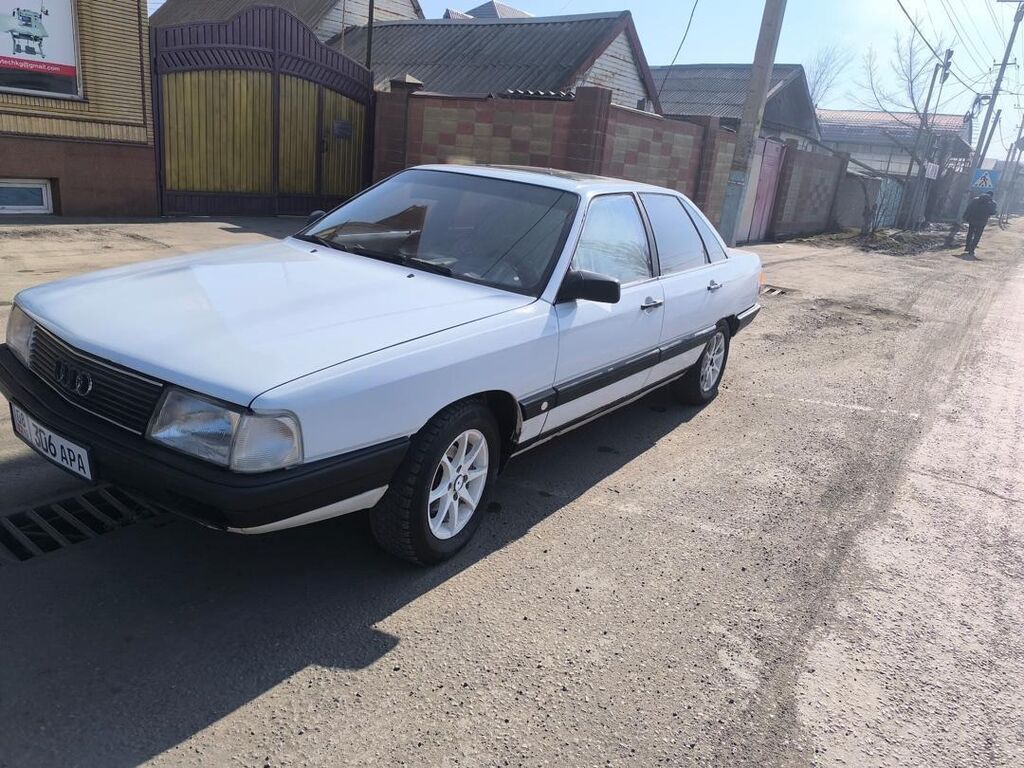 Audi 100: 1987 г., 2.3 л, Механика, Бензин, Седан: фото 3