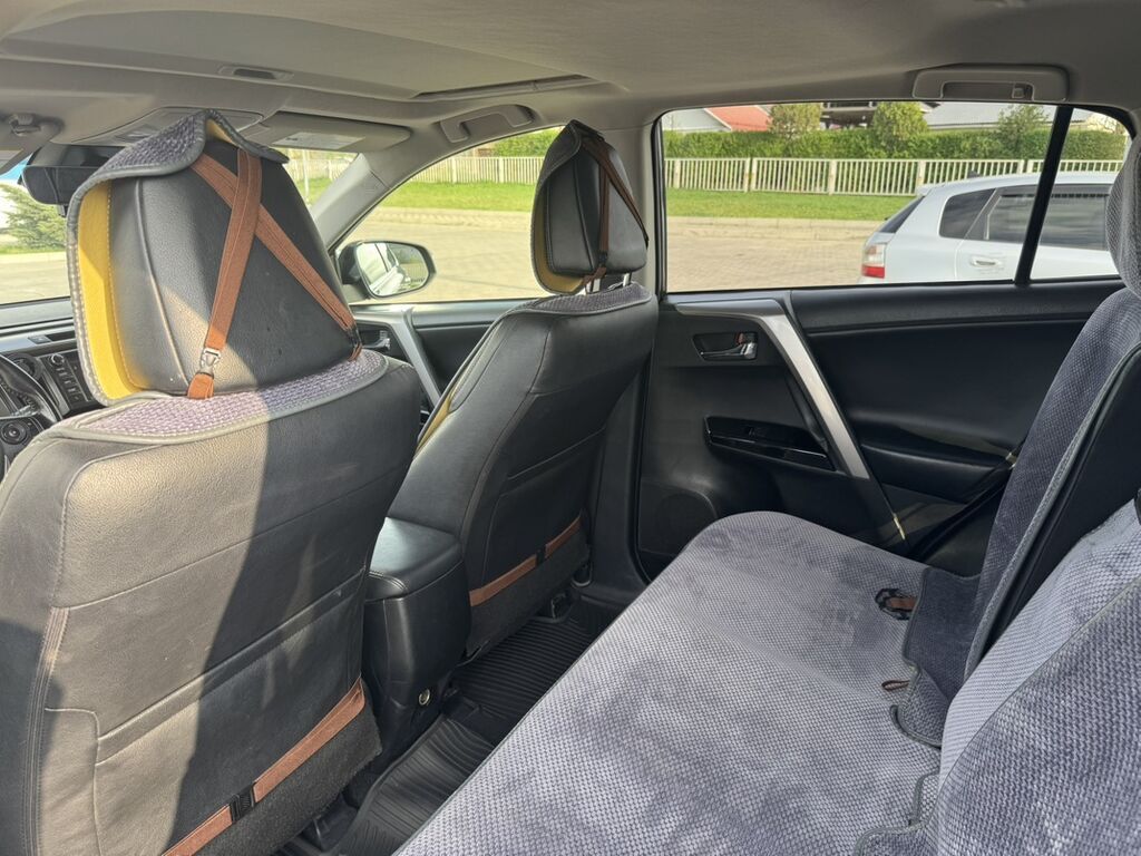 Toyota RAV4: 2018 г., 2.5 л, Автомат, Гибрид, Кроссовер: фото 8