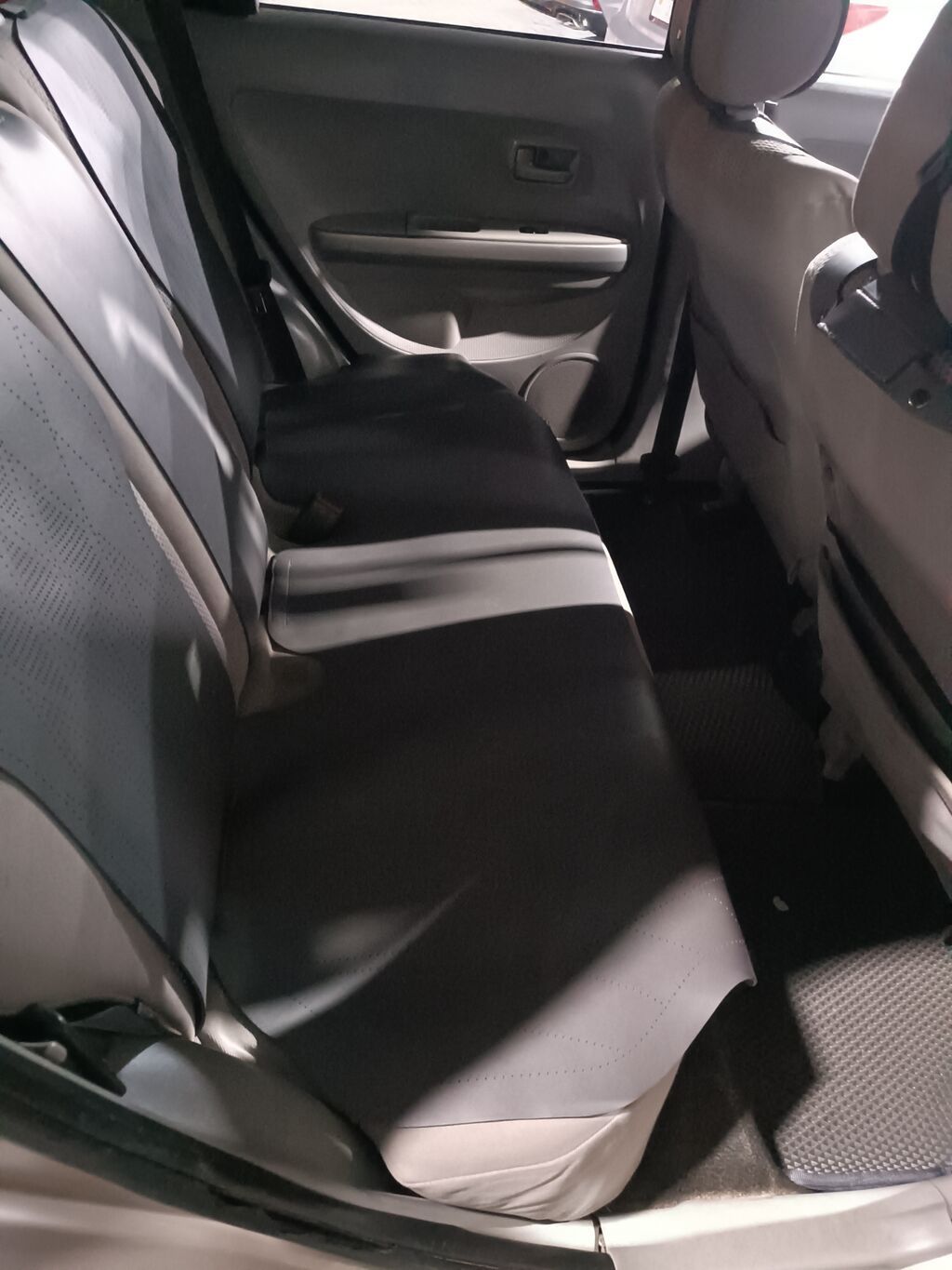 Toyota Ist: 2003 г., 1.3 л, Автомат, Бензин, Хэтчбэк: фото 6