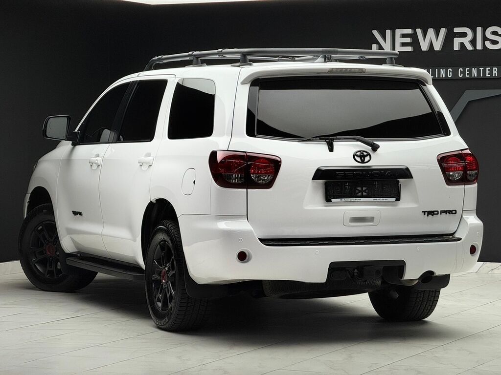Toyota Sequoia: 2021 г., 5.7 л, Автомат, Бензин, Внедорожник: фото 4