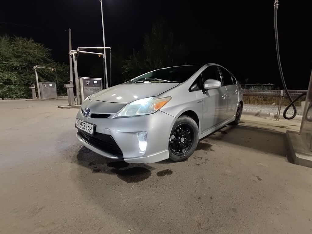 Toyota Prius: 2012 г., 1.8 л, Автомат, Гибрид, Хэтчбэк: фото 4