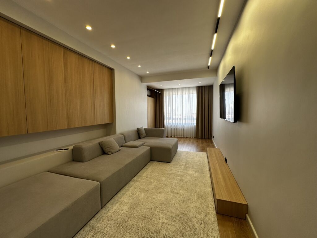 Сдам 2-комн. квартиру, 81 м², элитка, 12 эт., дизайнерский ремонт: фото 2