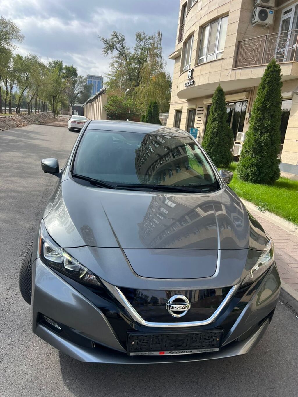 Nissan Leaf: 2018 г., Автомат, Электромобиль, Хэтчбэк: фото 2