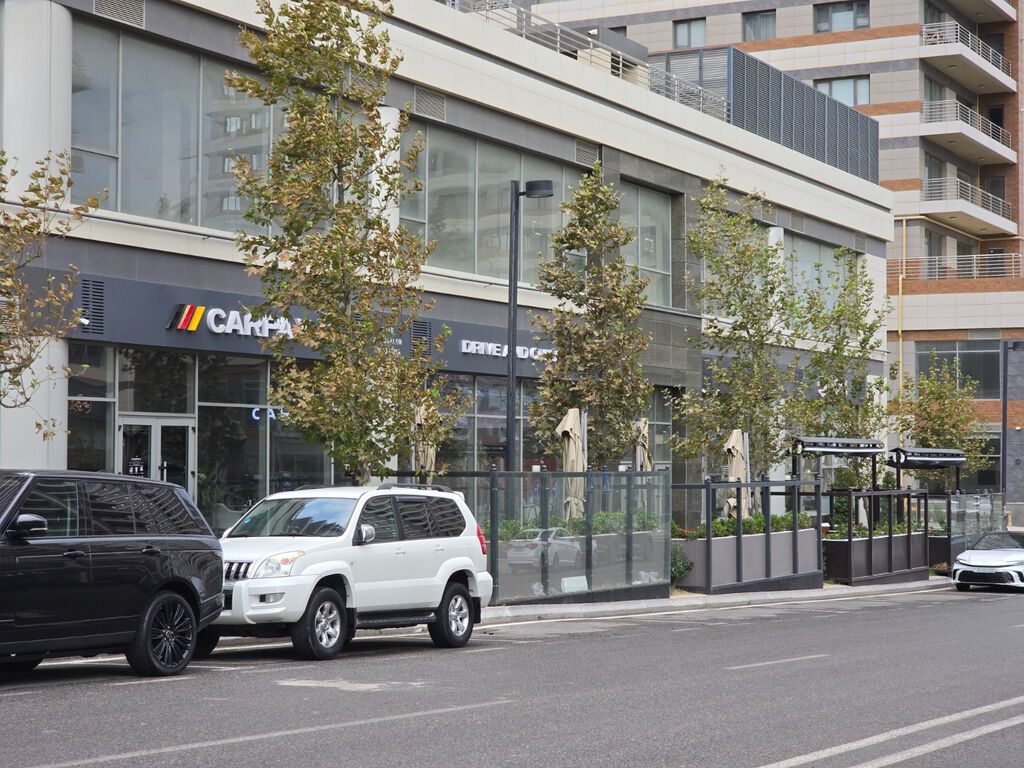 Ağ Şəhərin mərkəzində, 20 mərtəbəli premium yaşayış kompleksində iri