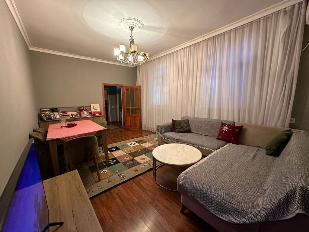 20-ci sahə 5 otaqlı, 178 kv. m, Kredit yoxdur, Təmirsiz