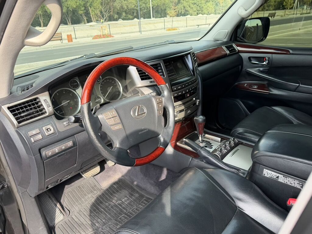 Lexus LX: 2012 г., 5.7 л, Автомат, Бензин, Внедорожник: фото 8