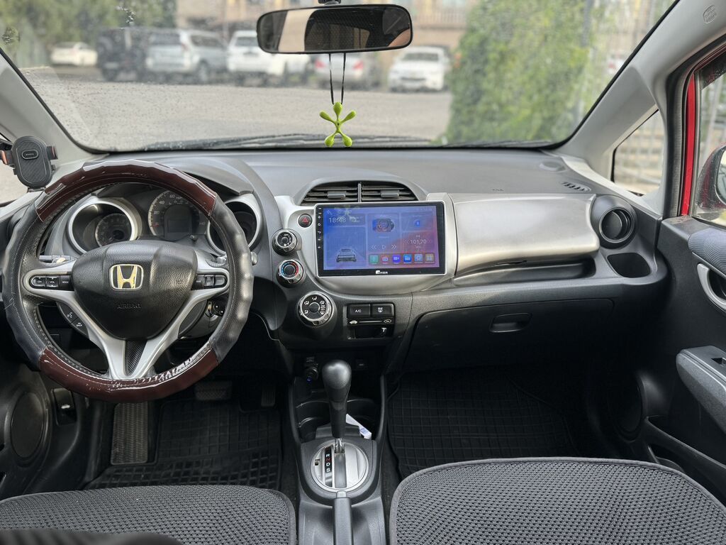 Honda Fit: 2009 г., 1.5 л, Автомат, Бензин, Хэтчбэк: фото 6
