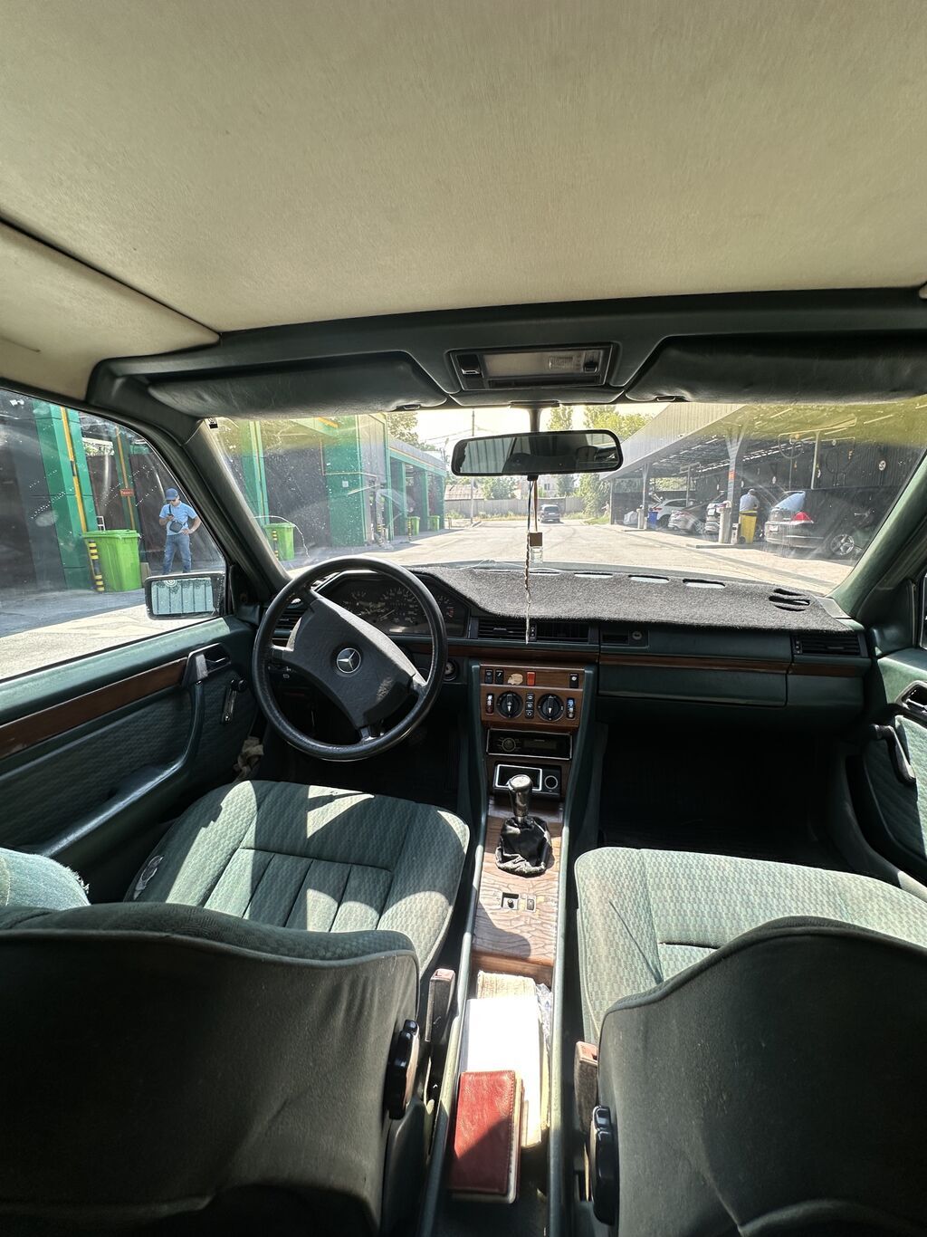 Mercedes-Benz W124: 1990 г., 2.3 л, Механика, Бензин, Седан: фото 8