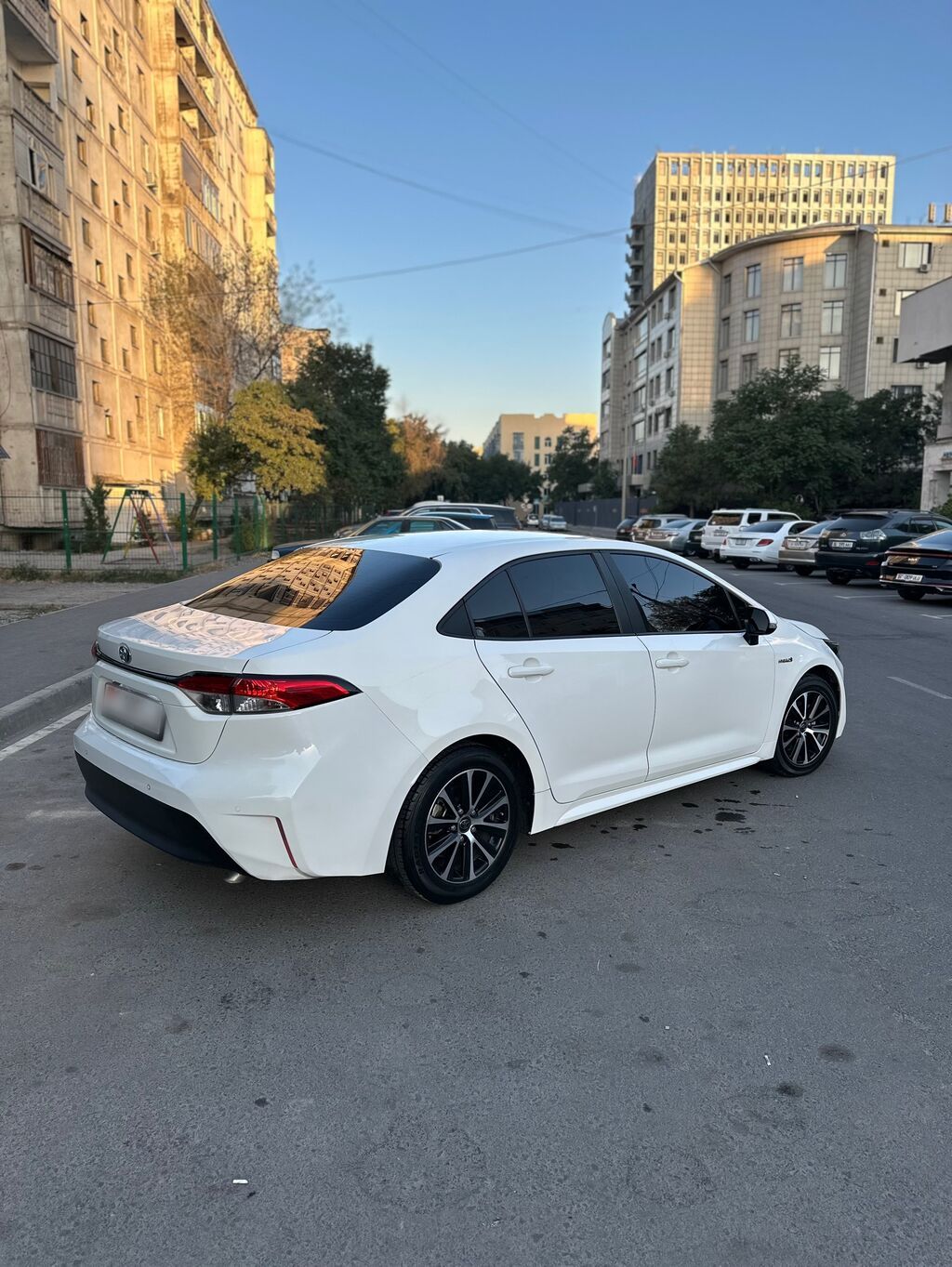 Toyota Corolla: 2023 г., 1.8 л, Вариатор, Гибрид, Седан: фото 4