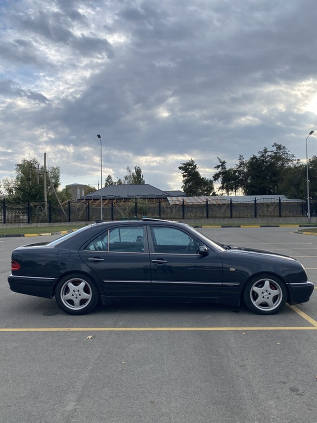 Mercedes-Benz E-Class: 1997 г., 5 л, Автомат, Бензин, Седан: фото 2