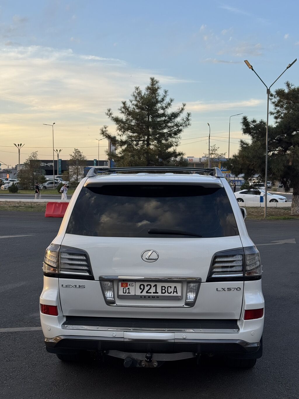 Lexus LX: 2009 г., 5.7 л, Автомат, Бензин, Внедорожник: фото 4