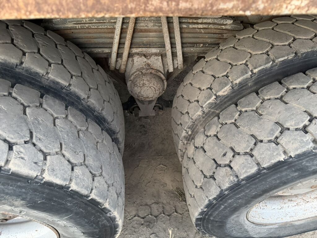 Самосвал HOWO Sinotruk 6x4 - Конфигурация: 6x4, двойные задние колеса: фото 4