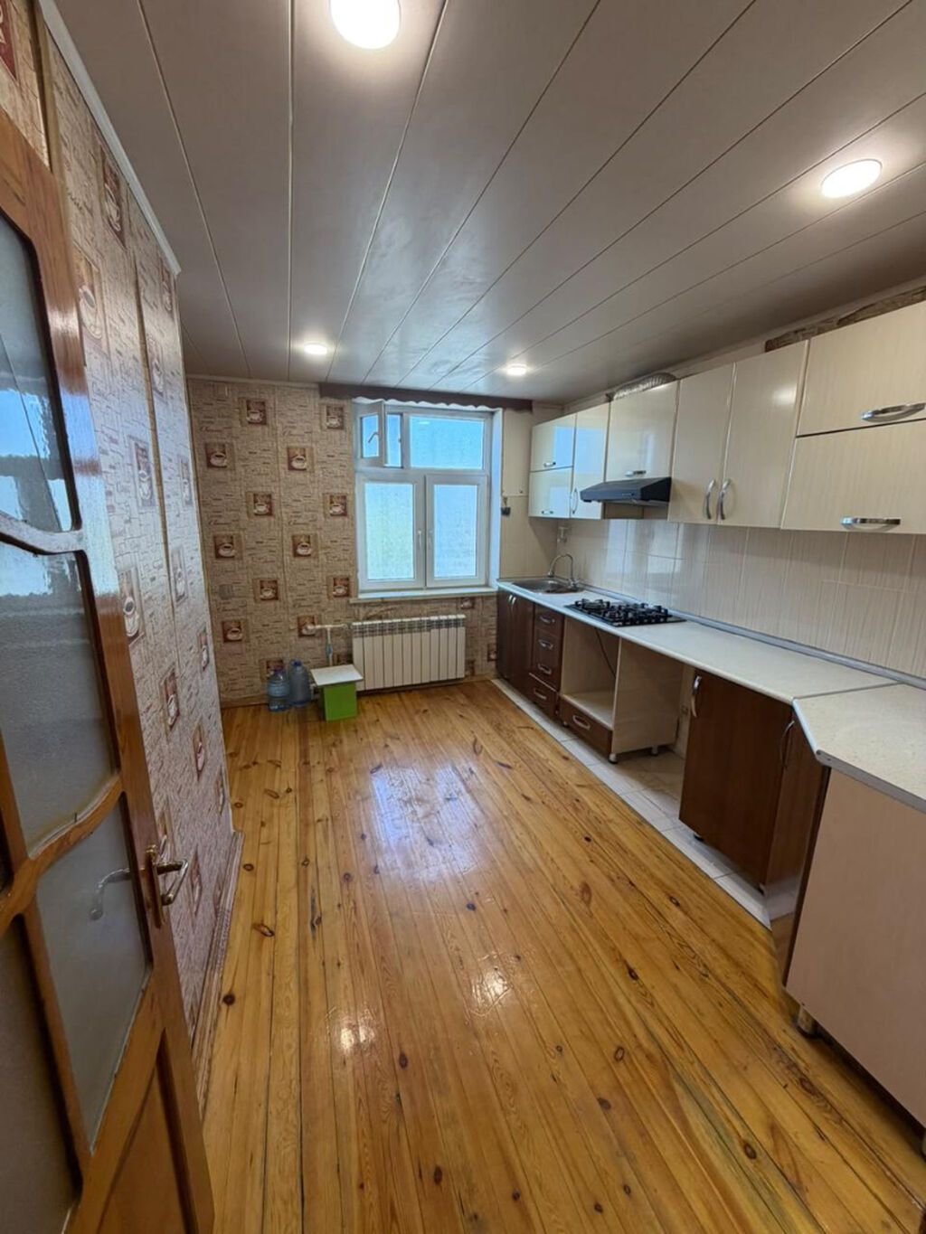 Bakı, Bakıxanov qəs., 3 otaqlı, Köhnə tikili, 76 kv. m