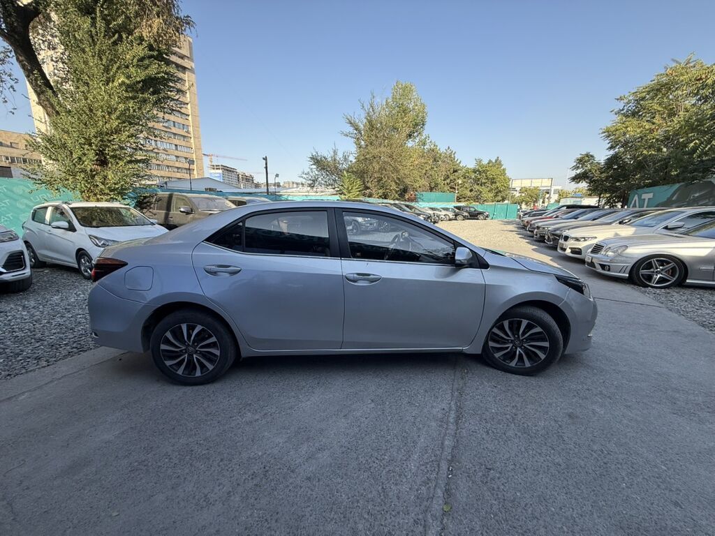 Toyota Corolla: 2019 г., 1.8 л, Вариатор, Гибрид, Седан: фото 3
