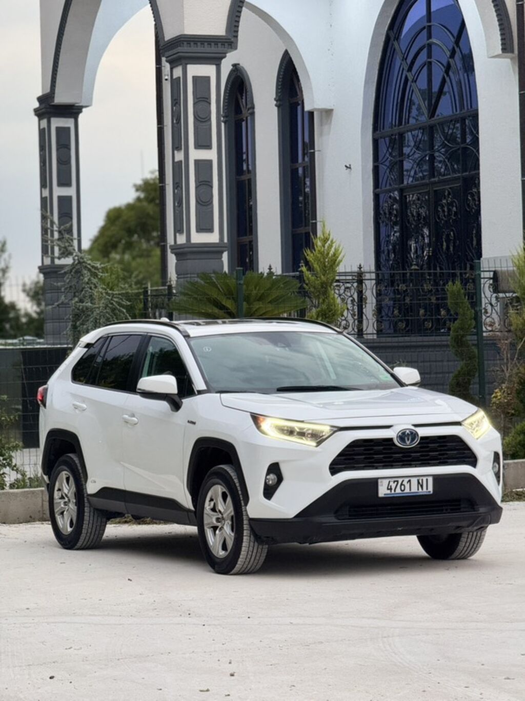 Toyota RAV4: 2021 г., 2.5 л, Вариатор, Гибрид, Кроссовер: фото 2
