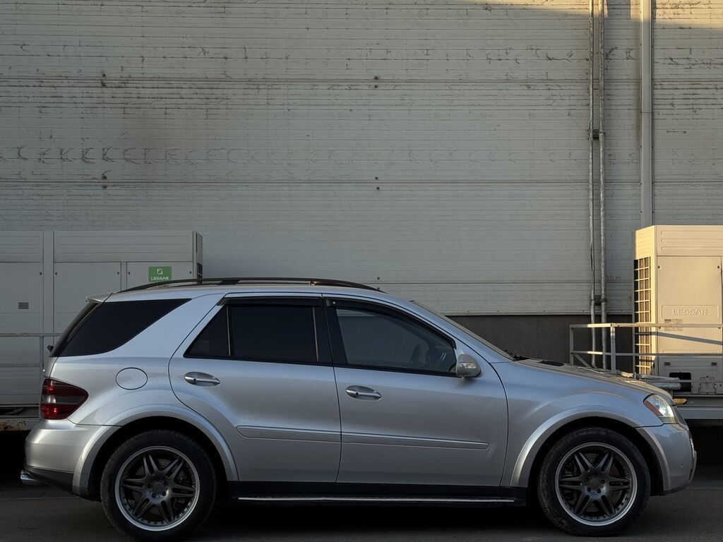 Mercedes-Benz ML-Class AMG: 2007 г., 6.2 л, Автомат, Бензин, Кроссовер: фото 3