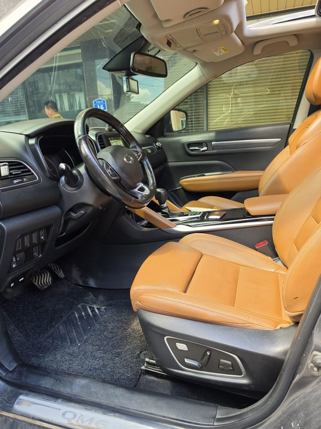 Renault Samsung QM6 — стильный кроссовер серого цвета с богато: фото 4