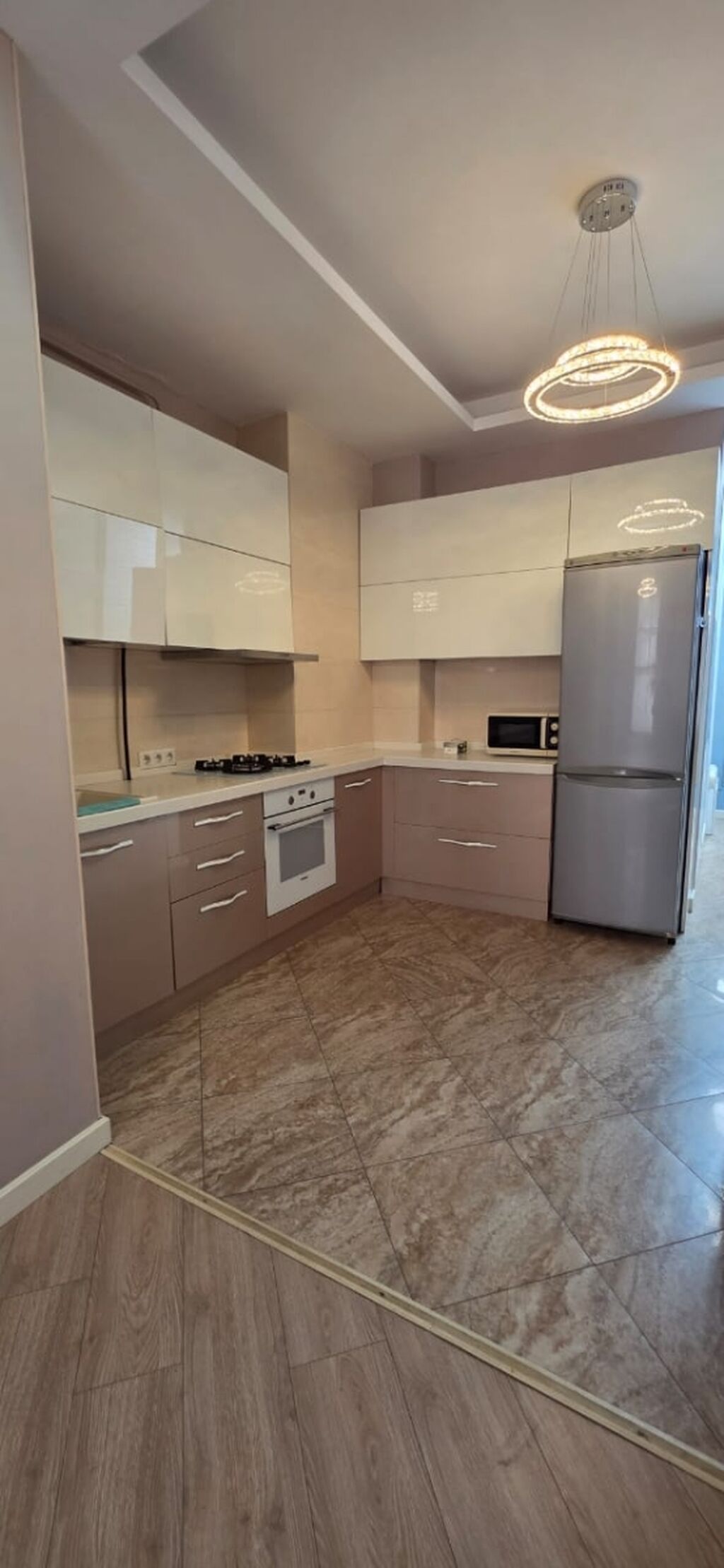 2 комнаты, 61 м², Золотой квадрат Элитка, 3 этаж, Дизайнерский ремонт: фото 3