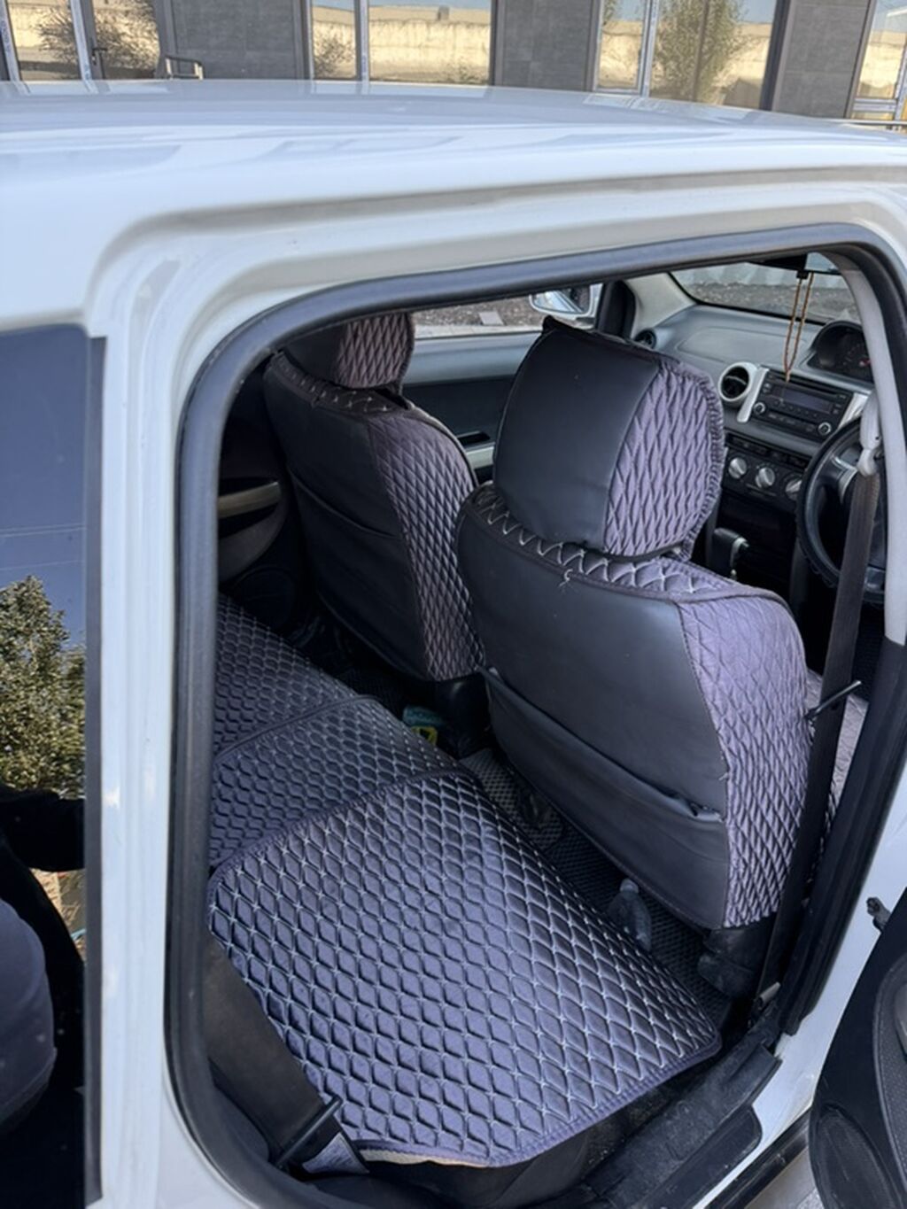 Toyota Ist: 2003 г., Автомат, Бензин, Хэтчбэк: фото 7