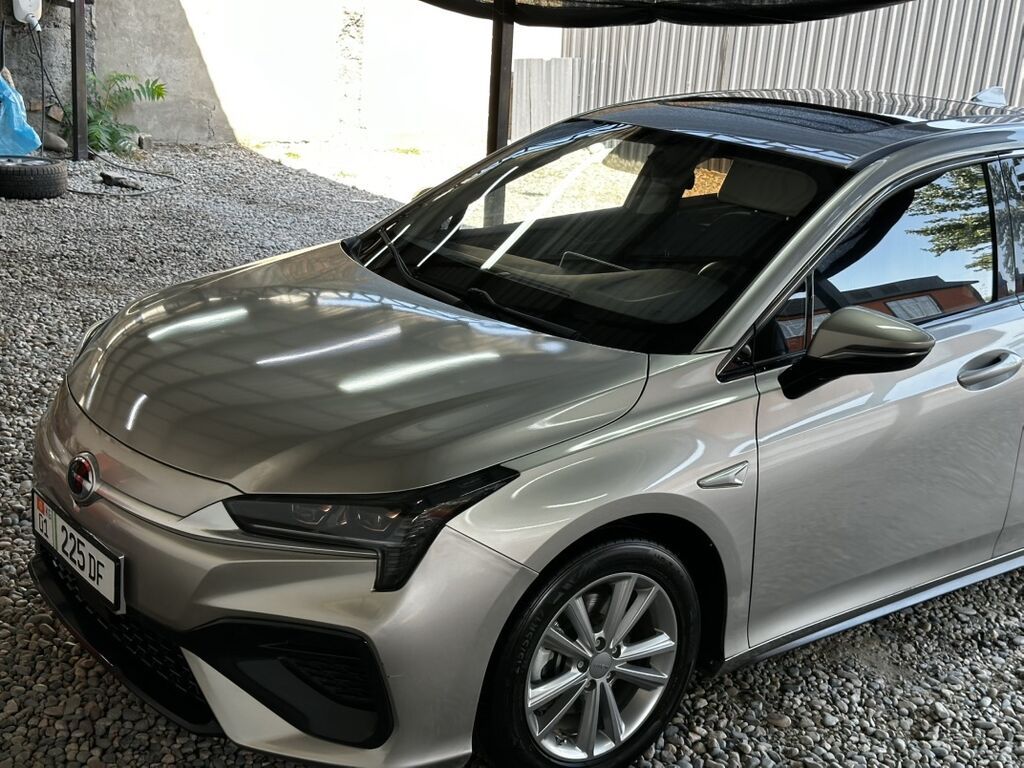 GAC AION S (седан), серебристый металлик. Ключевые особенности: -: фото 2