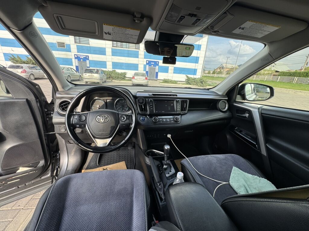Toyota RAV4: 2018 г., 2.5 л, Автомат, Гибрид, Кроссовер: фото 6