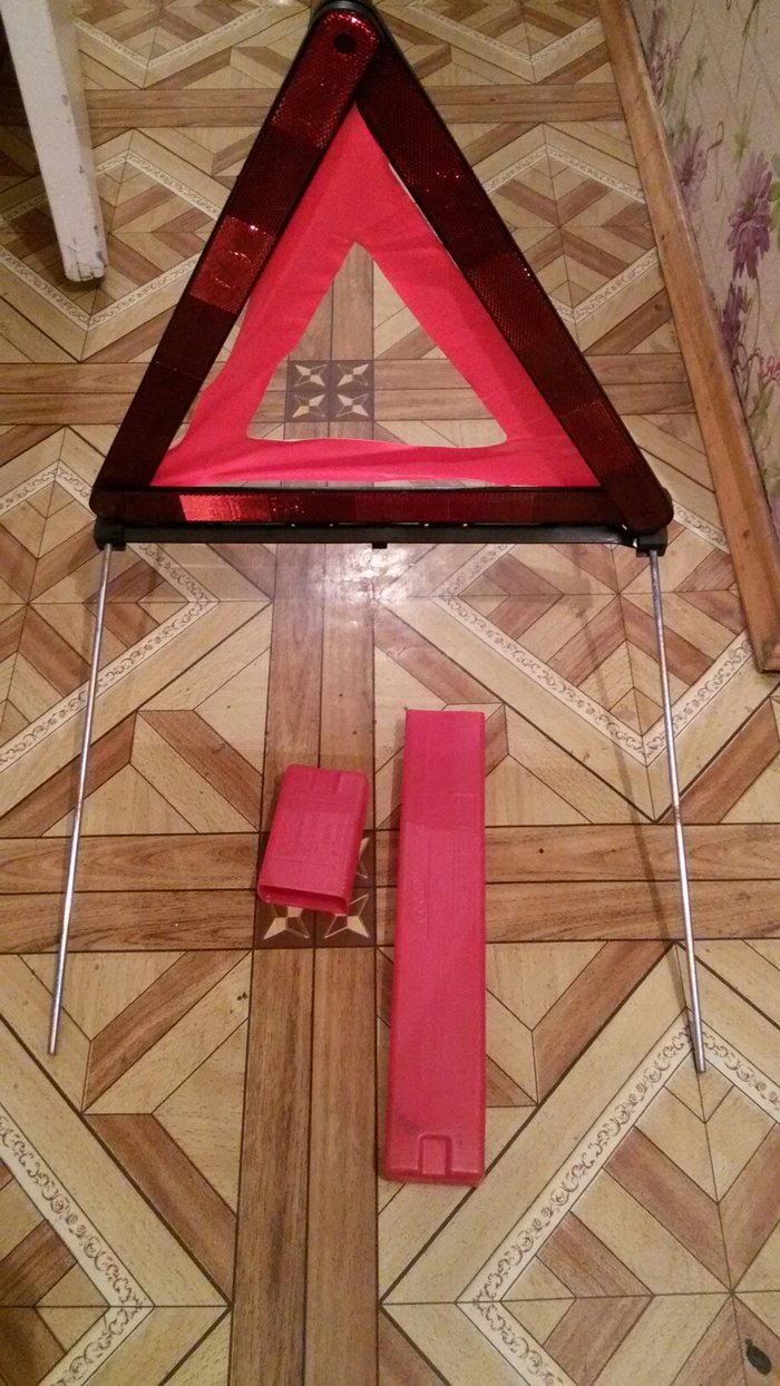 Аксессуары для авто: Аварийный знак, оригинал на lalafo.kg Аварийный знак, оригинал в Бишкек