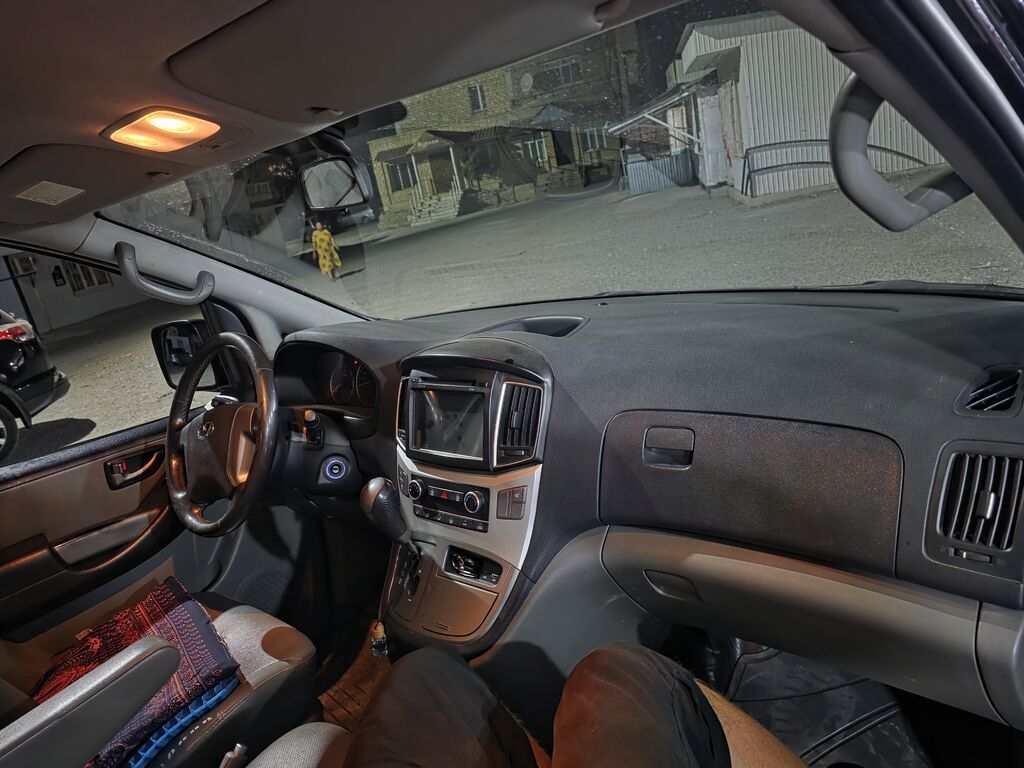 Hyundai Starex: 2018 г., 2.5 л, Автомат, Дизель, Фургон: фото 2