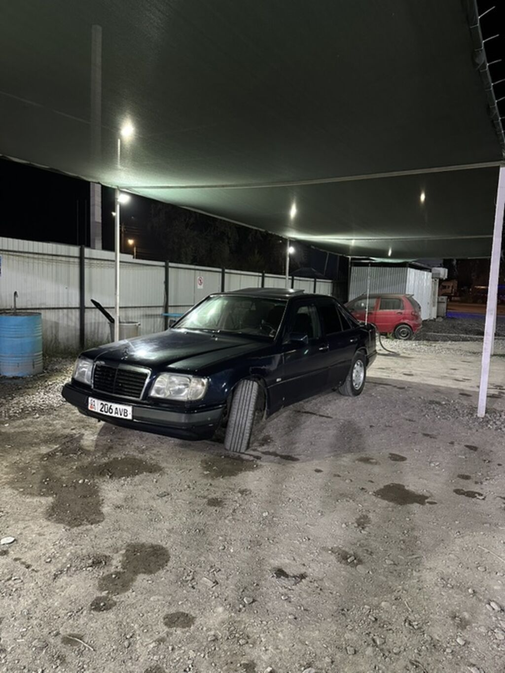 Mercedes-Benz W124: 1994 г., 2 л, Механика, Бензин, Седан: фото 3