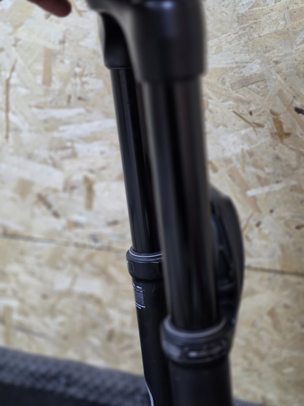 Вилка RockShox Lyrik Ultimate (DebonAir, Charger) - Диаметр колес: фото 2