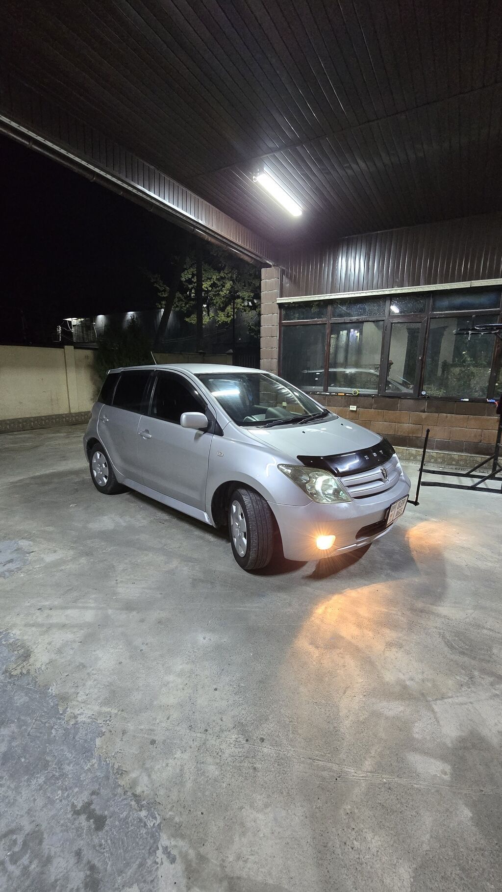 Toyota Ist: 2003 г., 1.3 л, Автомат, Бензин, Хэтчбэк: фото 2