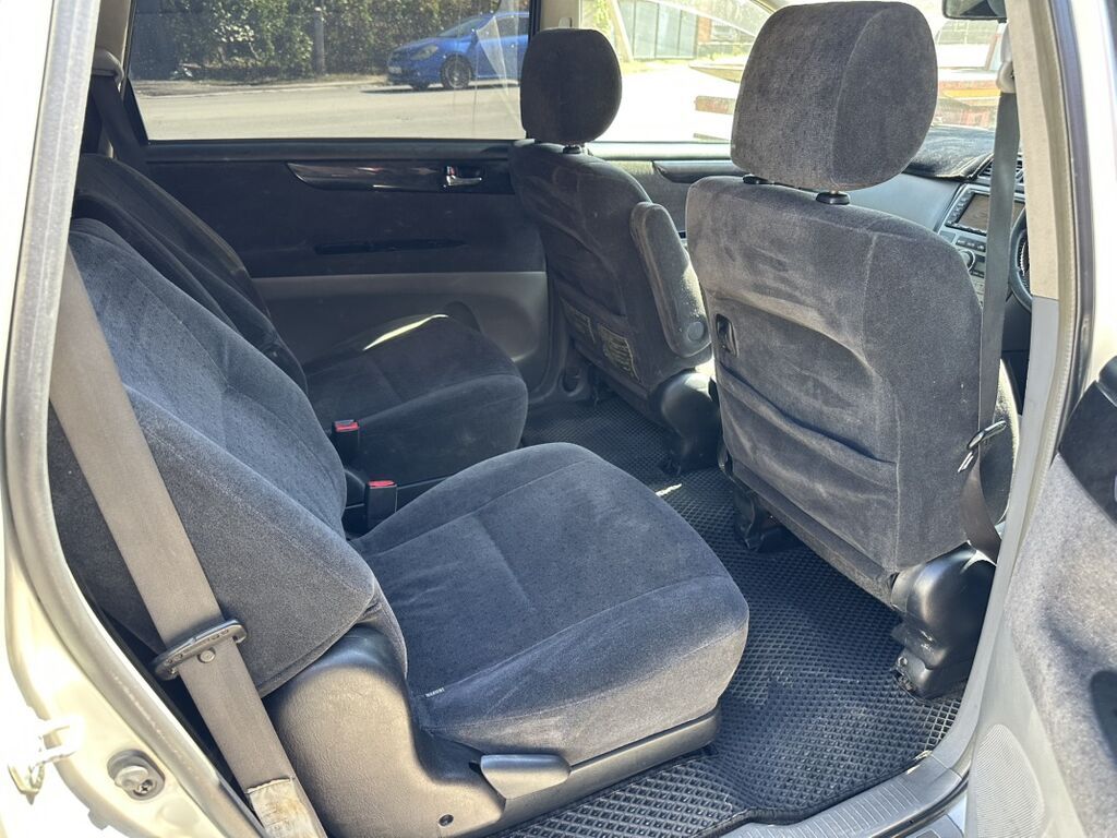 Toyota Ipsum: 2002 г., 2.4 л, Автомат, Газ, Минивэн: фото 6