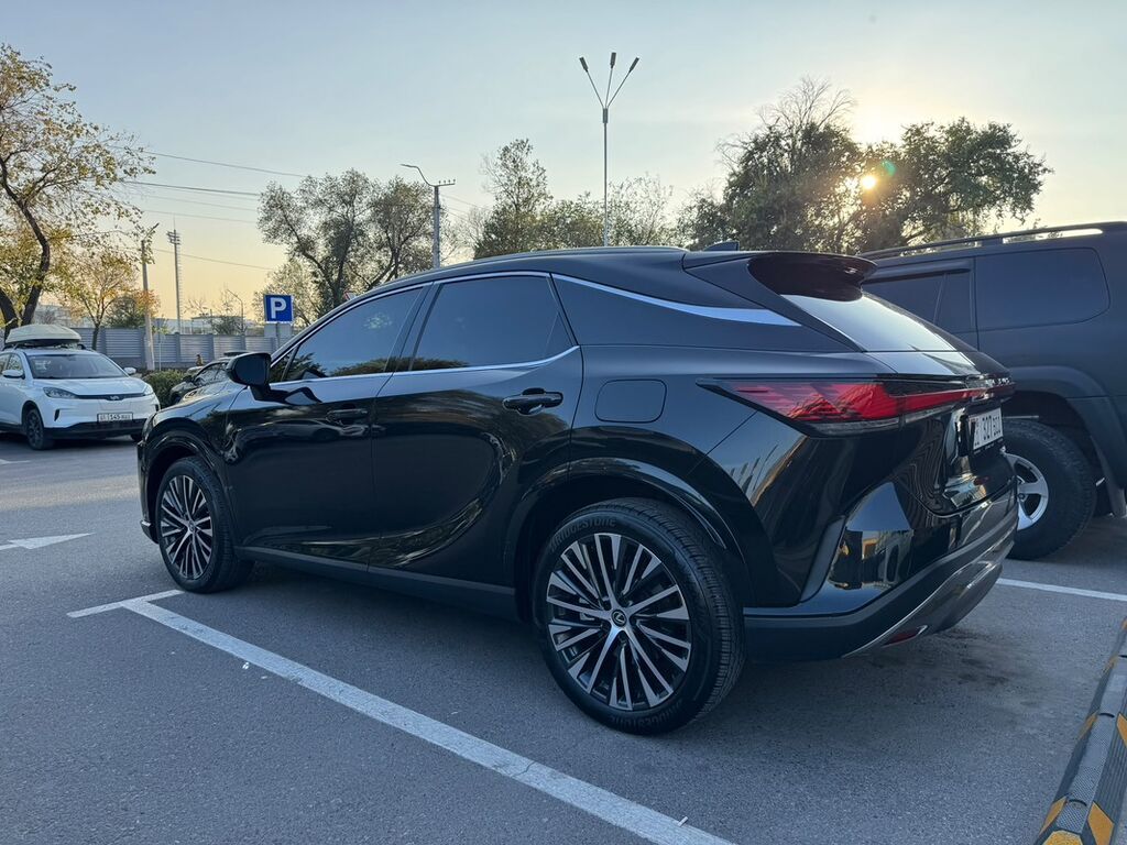 Lexus RX: 2023 г., 2.4 л, Автомат, Бензин, Кроссовер: фото 4