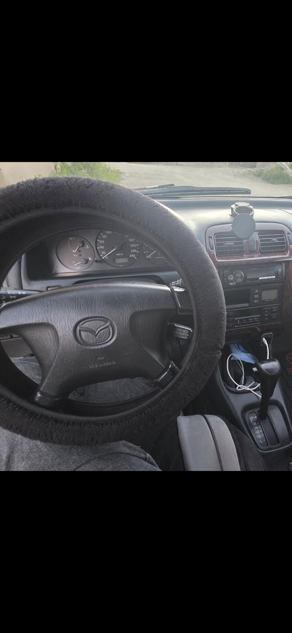 Mazda 626: 1998 г., 2 л, Автомат, Бензин, Седан: фото 3