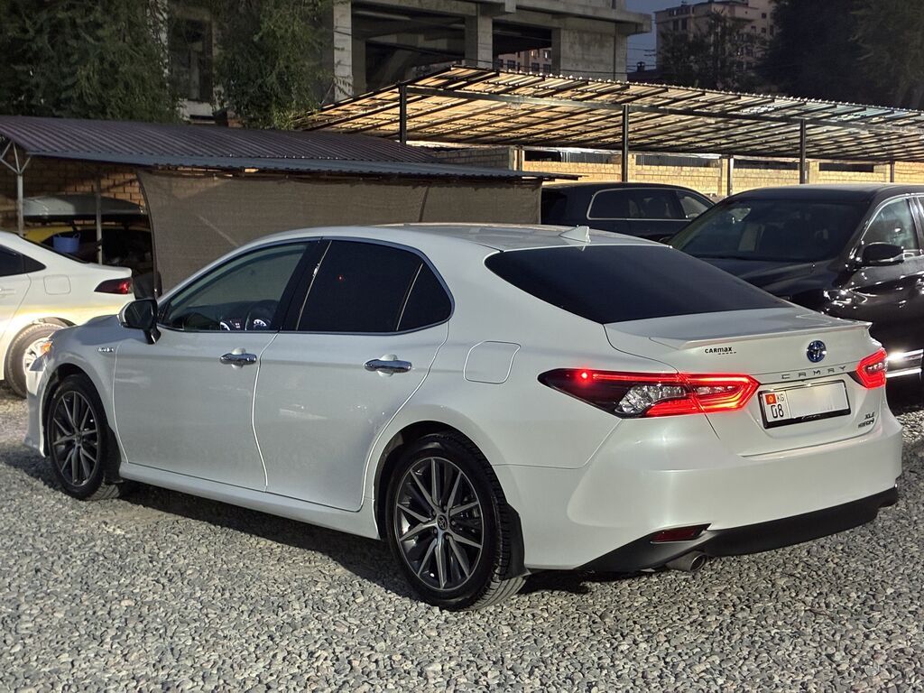 Toyota Camry: 2021 г., 2.5 л, Автомат, Гибрид, Седан: фото 5