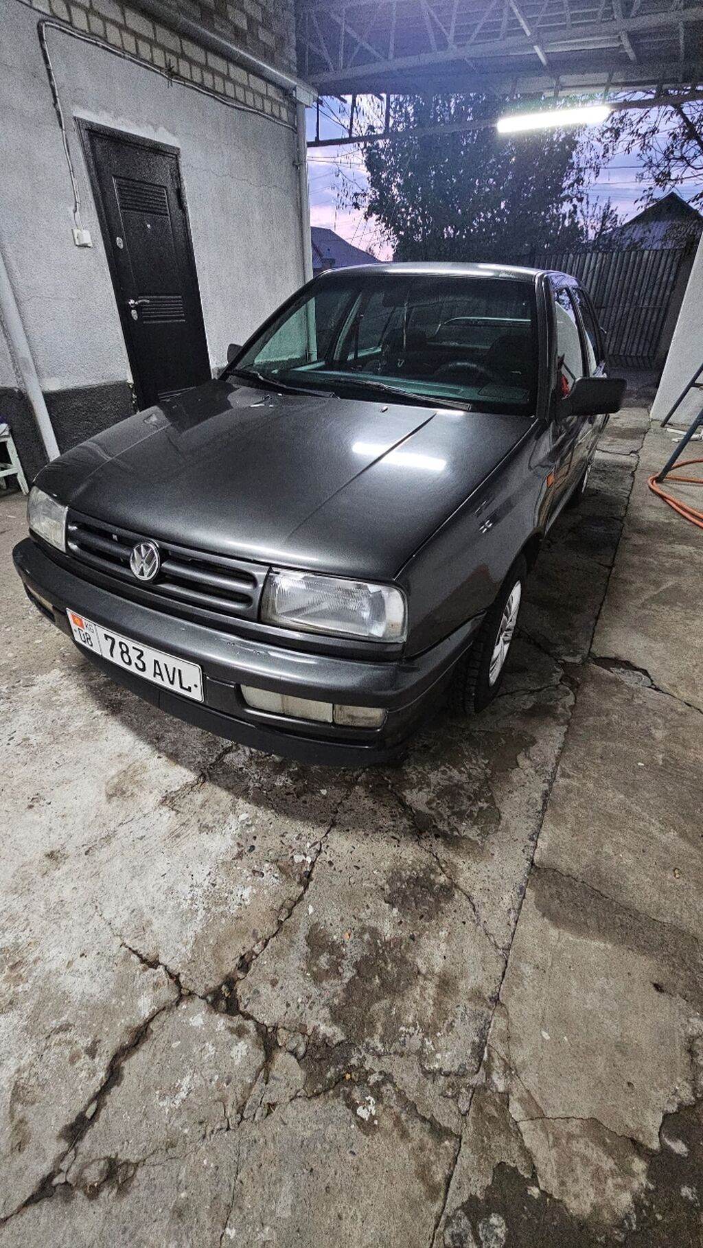 Volkswagen Vento: 1992 г., 1.8 л, Механика, Бензин, Седан: фото 2