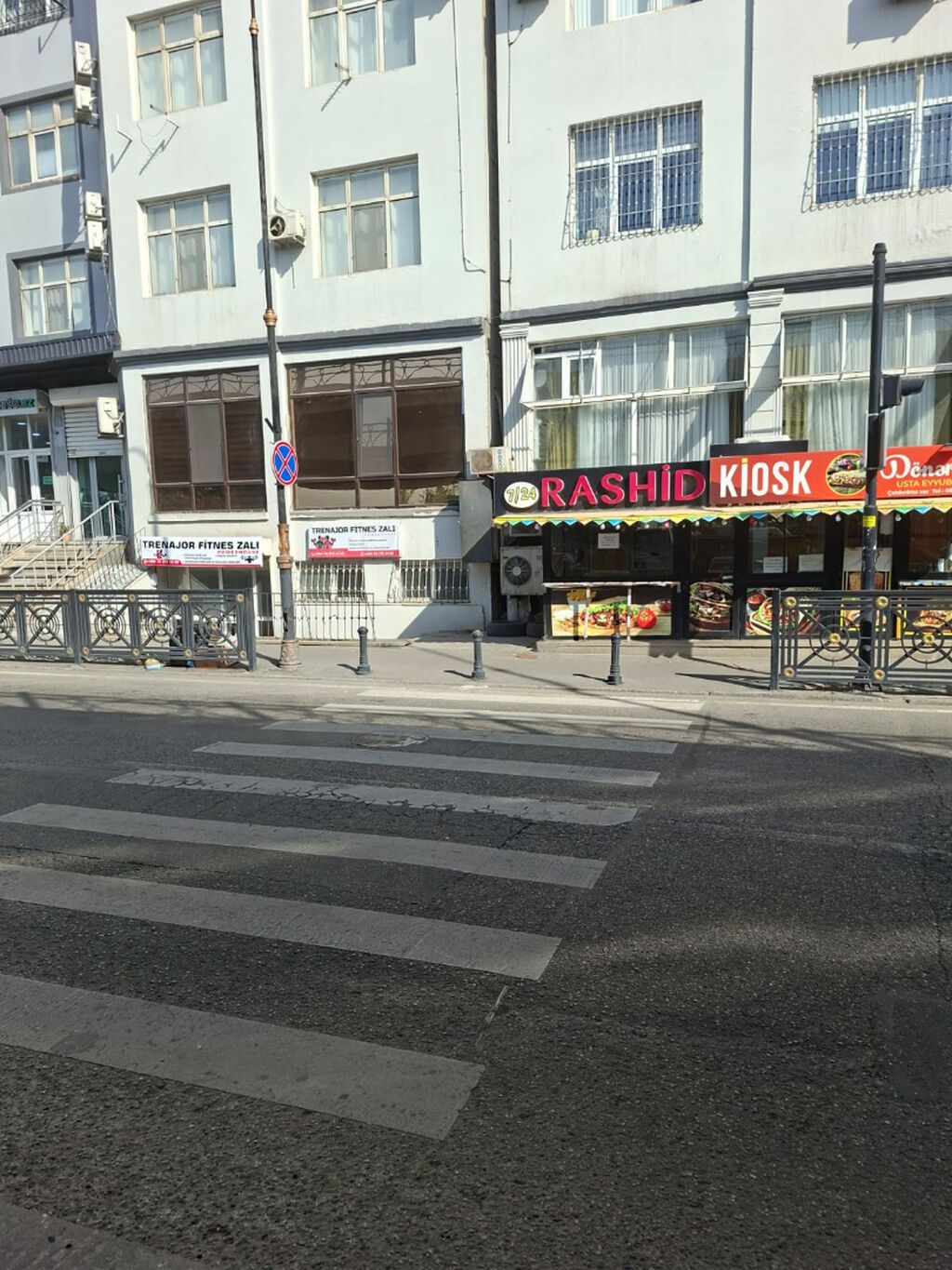 Təcili 20 Yanvar metrosuna qalxan yolda, Əcəmi metrosuna yaxin