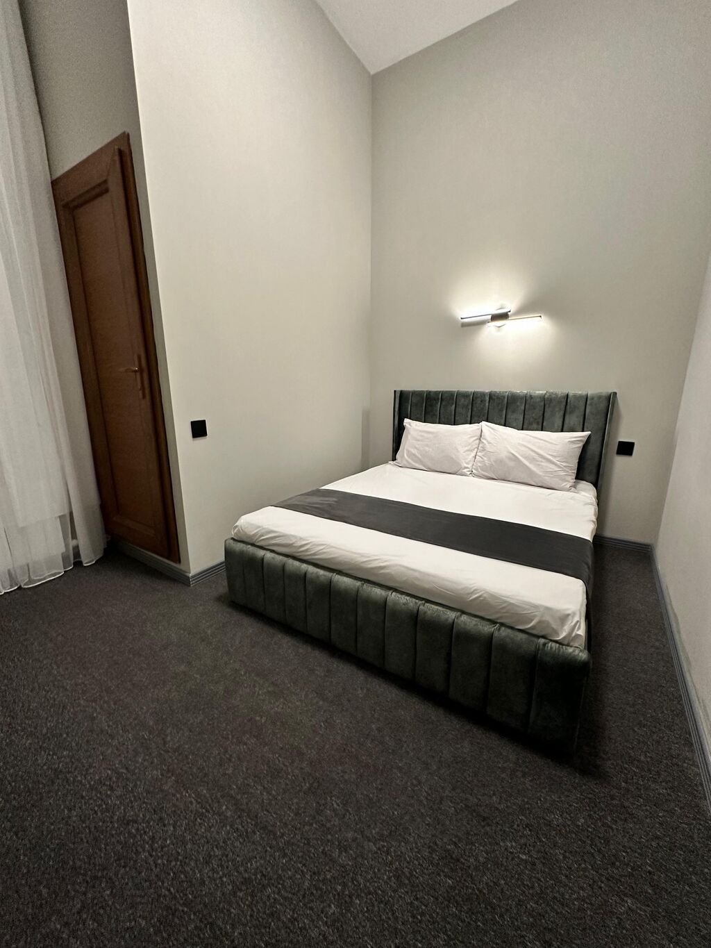 Otel rahat və müasir dizaynlı otaqlardan ibarətdir. Təmizliyə və