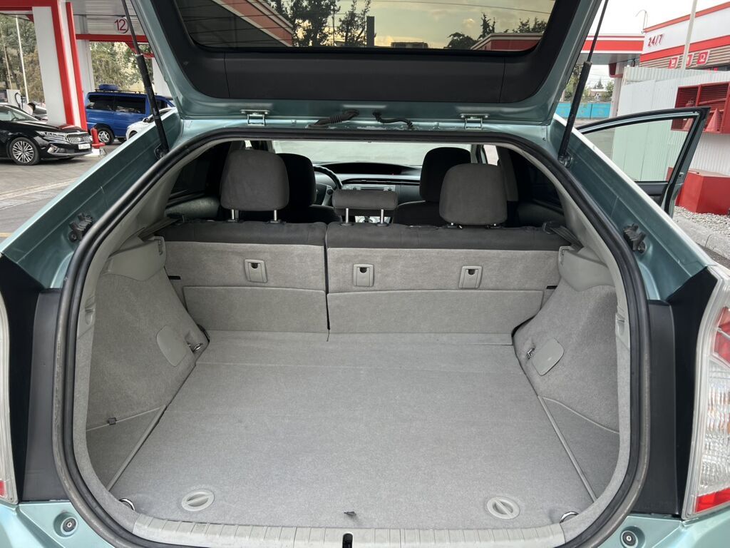 Toyota Prius: 2013 г., 1.8 л, Автомат, Гибрид, Лифтбек: фото 8