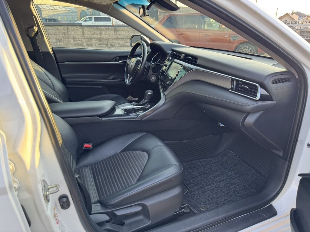 Toyota Camry: 2018 г., 2.5 л, Автомат, Бензин, Седан: фото 6